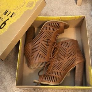 Cognac mix number 6 booties